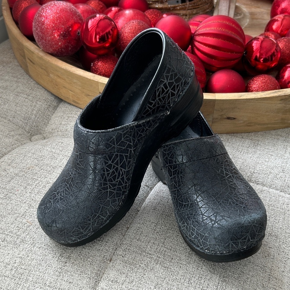 Sanita Danish Clogs – Women’s EU 36 (US 5.5–6) – Black –Made in Denmark leather
